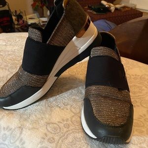 Michael Kors wedge size 8